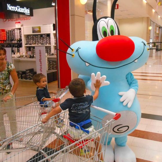 evento-con-Oggy-e-scarafaggi-al-centro-commerciale-1